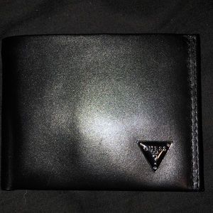 Guess men’s wallet